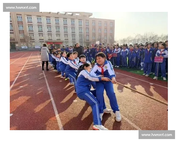 那年校园运动会上难忘的拔河比赛让我体会团结与坚持的力量
