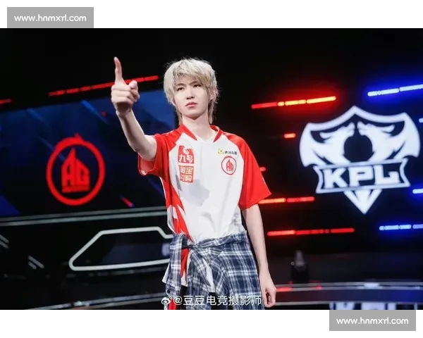 电竞舞台魅力全解析：主持表现与赛事互动的深度探讨